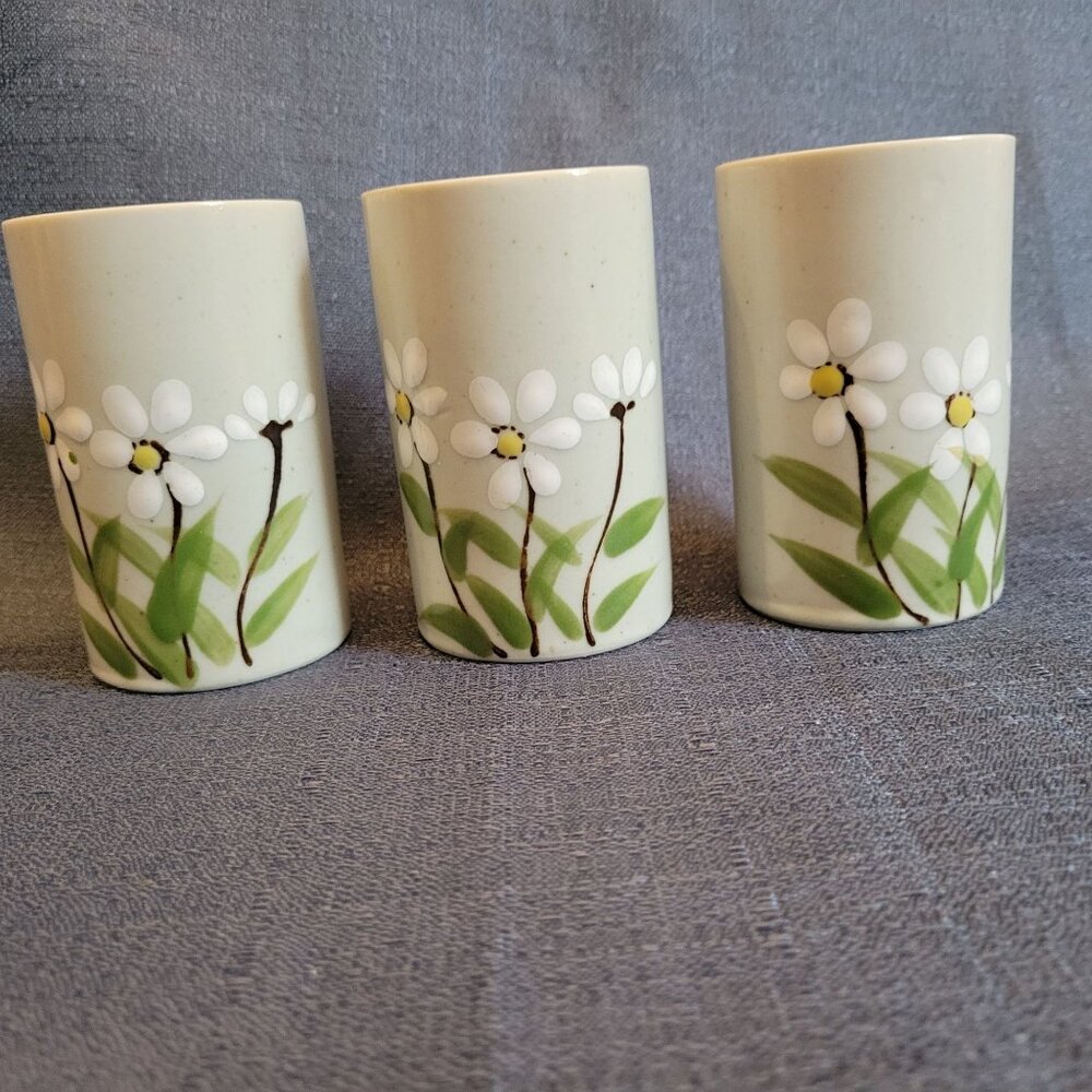 Set Of 3 Hand-Painted Ceramic Cups With Daisies Design & Green Leaves 3.5" Tall